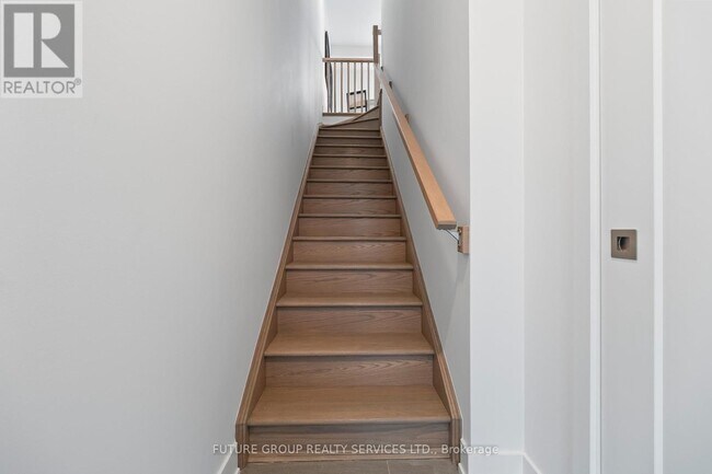 34 Poplar Ave in Toronto, ON - Building Photo - Building Photo