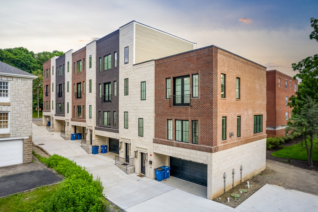 Towns On Fifth in Pittsburgh, PA - Building Photo