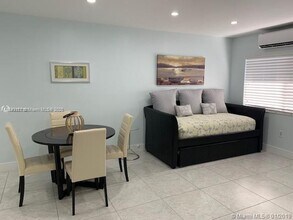 7921 Abbott Ave in Miami Beach, FL - Foto de edificio - Building Photo