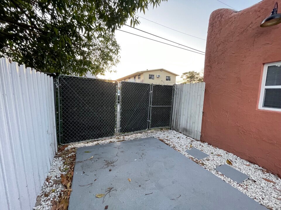 305 Dunad Ave in Opa Locka, FL - Building Photo