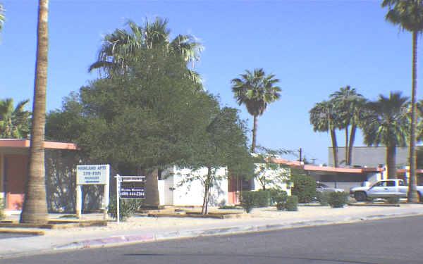 Highland Apartments in Phoenix, AZ - Building Photo - Building Photo