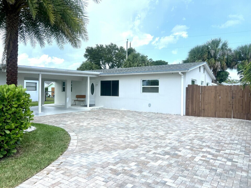 901 Seneca St in Jupiter, FL - Building Photo
