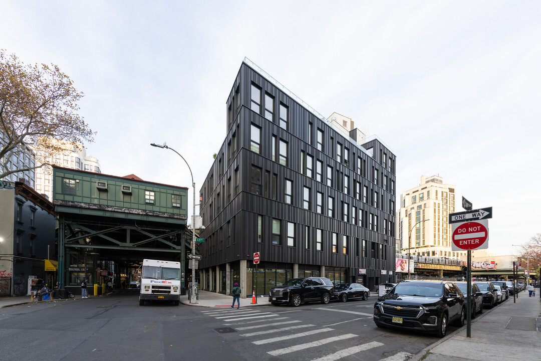 312 Broadway in Brooklyn, NY - Building Photo