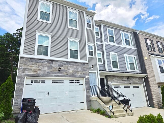 property at 1022 Overlook Wy