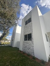 538 NW 17th Ave in Fort Lauderdale, FL - Building Photo - Building Photo