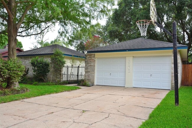 16202 Barcelona Dr