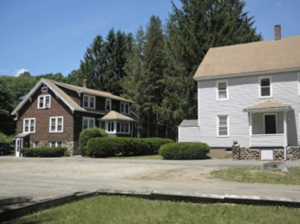 39 School St in Terryville, CT - Building Photo