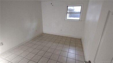 3525 Jackson Blvd-Unit -1/2 in Chalmette, LA - Foto de edificio - Building Photo