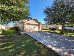 2123 Wiltshire Dr in New Braunfels, TX - Building Photo - Building Photo
