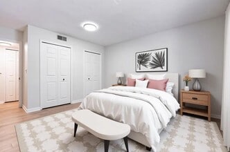 Lochwood in New Albany, IN - Foto de edificio - Building Photo