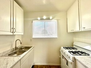 237-243 W Roger Rd in Tucson, AZ - Building Photo - Building Photo