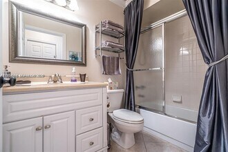 221 Waterside Dr in Hypoluxo, FL - Building Photo - Building Photo