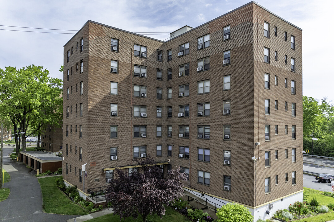 Park East Terrace in Paterson, NJ - Building Photo