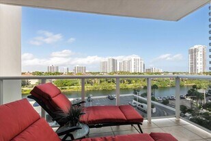 3675 N Country Club Dr, Unit 602 in Aventura, FL - Building Photo