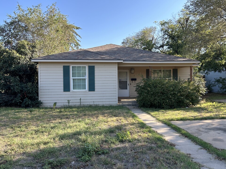 2401 29th St in Lubbock, TX - Foto de edificio