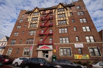 89-15 144th St in Jamaica, NY - Foto de edificio - Building Photo