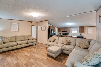 1500 Gulley River Rd in Harrogate, TN - Foto de edificio - Building Photo