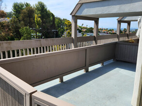 Hillside Terrace Apartments in Torrance, CA - Building Photo - Building Photo