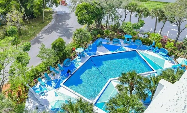 Chateau Mar Golf Resort in Lauderhill, FL - Building Photo - Building Photo
