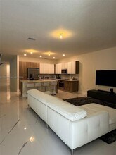 10376 NW 76th Ter in Doral, FL - Building Photo - Building Photo