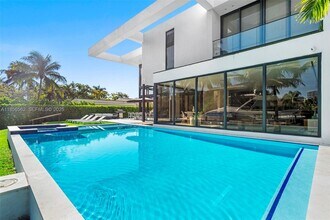 418 Sunset Dr in Hallandale Beach, FL - Foto de edificio - Building Photo