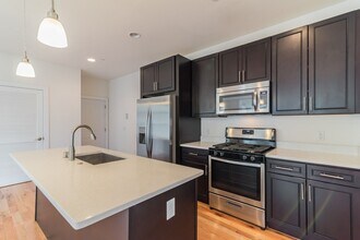 916 N 19th St in Philadelphia, PA - Building Photo - Building Photo