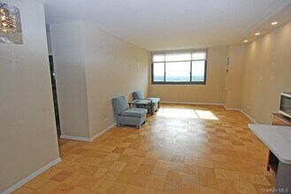 269-10 Grand Central Pkwy in Queens, NY - Building Photo - Building Photo