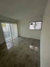 745 82nd St, Unit 1 in Miami Beach, FL - Foto de edificio - Building Photo