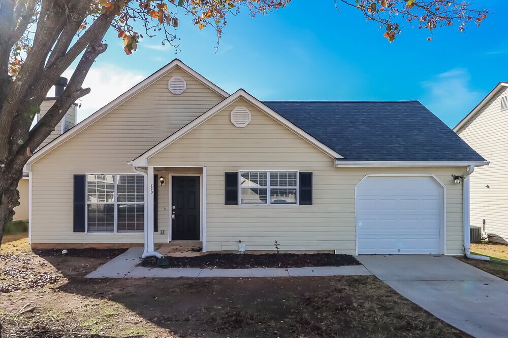 220 Willow Springs Dr in Jonesboro, GA - Building Photo