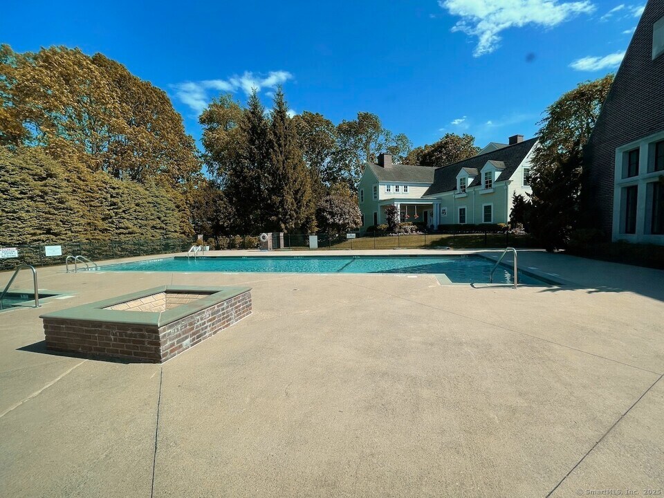 77 Havemeyer Ln in Stamford, CT - Building Photo