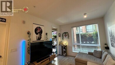 733 3rd St W in North Vancouver, BC - Building Photo - Building Photo