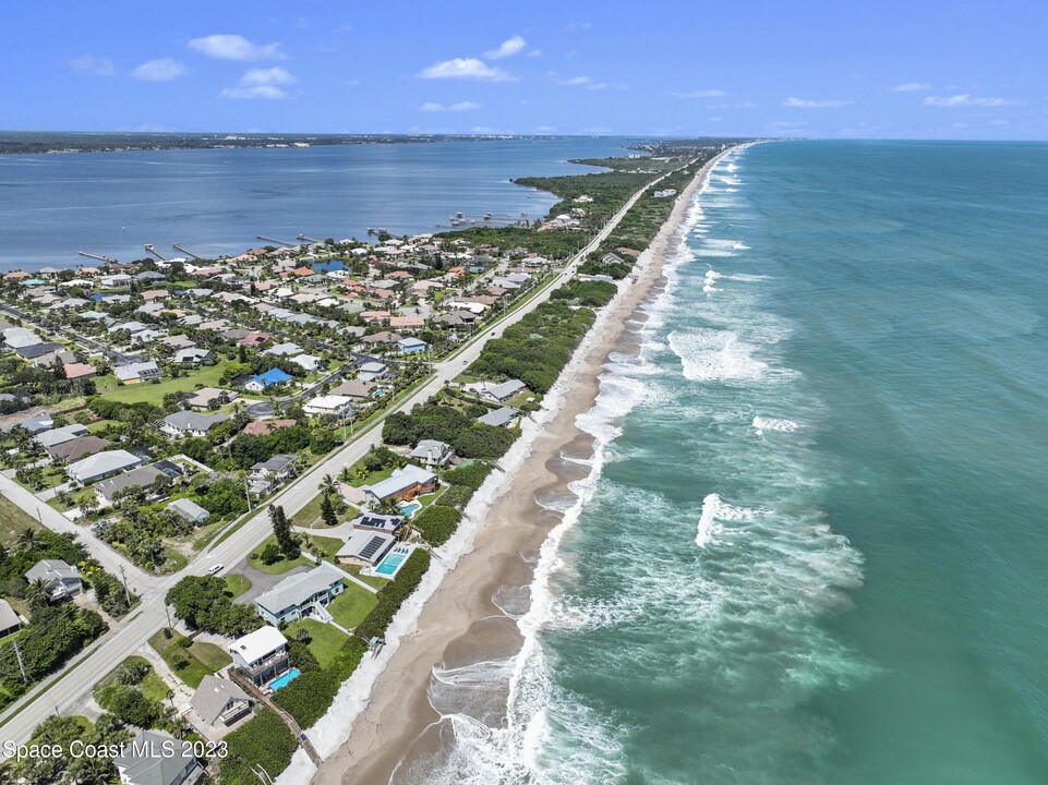 4985 S Hwy A1A in Melbourne Beach, FL - Foto de edificio