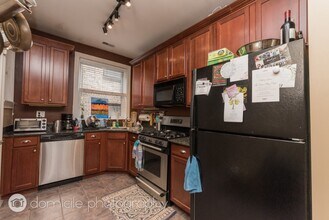 863 W Cornelia Ave, Unit 2 in Chicago, IL - Foto de edificio - Building Photo