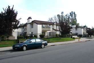 Vermont Villas in Escondido, CA - Foto de edificio - Building Photo