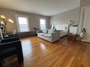 82 Charles St, Unit 4R in Boston, MA - Building Photo - Building Photo