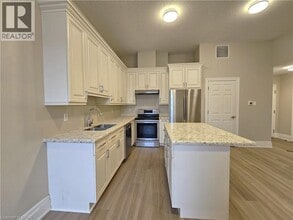 757 King St E in Cambridge, ON - Building Photo - Building Photo