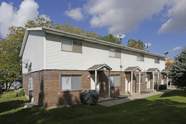 Pine Terrace Townhouses in North Salt Lake, UT - Foto de edificio - Building Photo