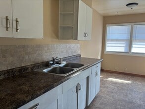 6101 E Harry St in Wichita, KS - Building Photo - Building Photo