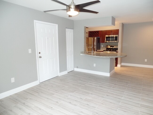 1239 SW 46th Ave in Pompano Beach, FL - Foto de edificio - Building Photo