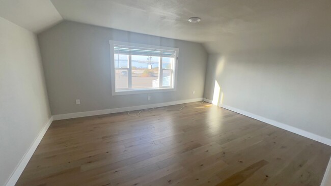 669 W Marine Dr in Astoria, OR - Building Photo - Building Photo