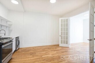 Spacious 2 BED + office in Bushwick in Brooklyn, NY - Building Photo - Building Photo