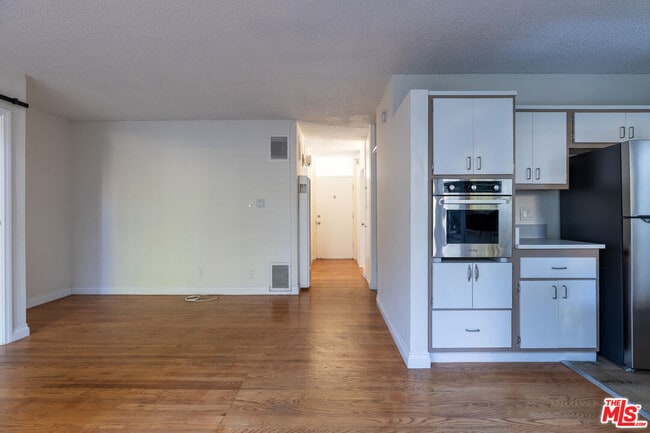 11131 Rose Ave in Los Angeles, CA - Building Photo - Building Photo