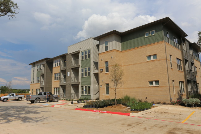 Emerald Village in San Antonio, TX - Building Photo - Building Photo