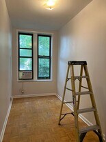 85 Louisa St in Brooklyn, NY - Building Photo