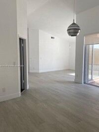 2957 NW 98 Pl in Doral, FL - Building Photo - Building Photo