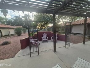 602 E San Juan Ave in Phoenix, AZ - Foto de edificio - Building Photo