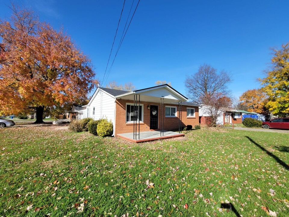 9310 New Maple Rd in Louisville, KY - Building Photo