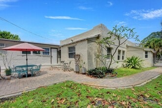 830 Valley Forge Rd in West Palm Beach, FL - Foto de edificio - Building Photo
