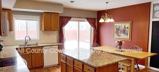 1915 E Custer St in Laramie, WY - Building Photo - Building Photo