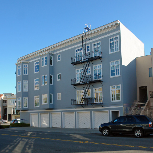 98 Cervantes Blvd in San Francisco, CA - Building Photo - Building Photo